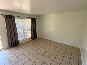 Building Photo - 820 W Alabama St