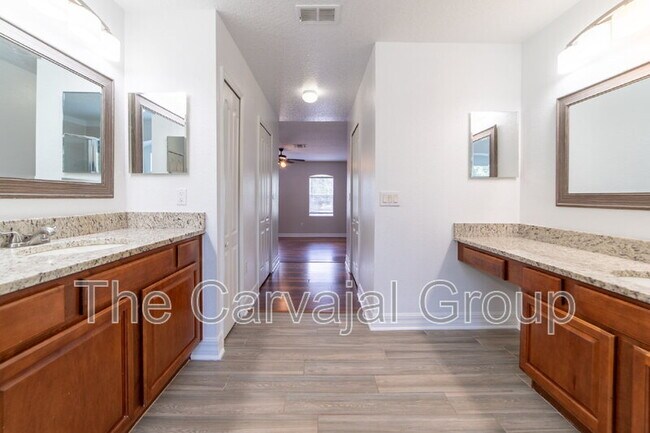 Building Photo - 13321 Moss Park Ridge Dr