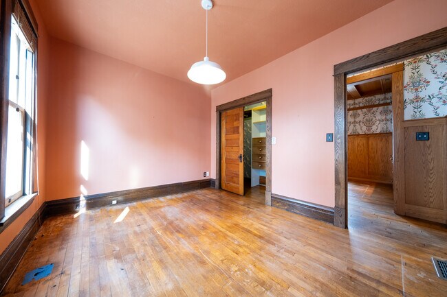 Building Photo - 2513 Monroe St NE