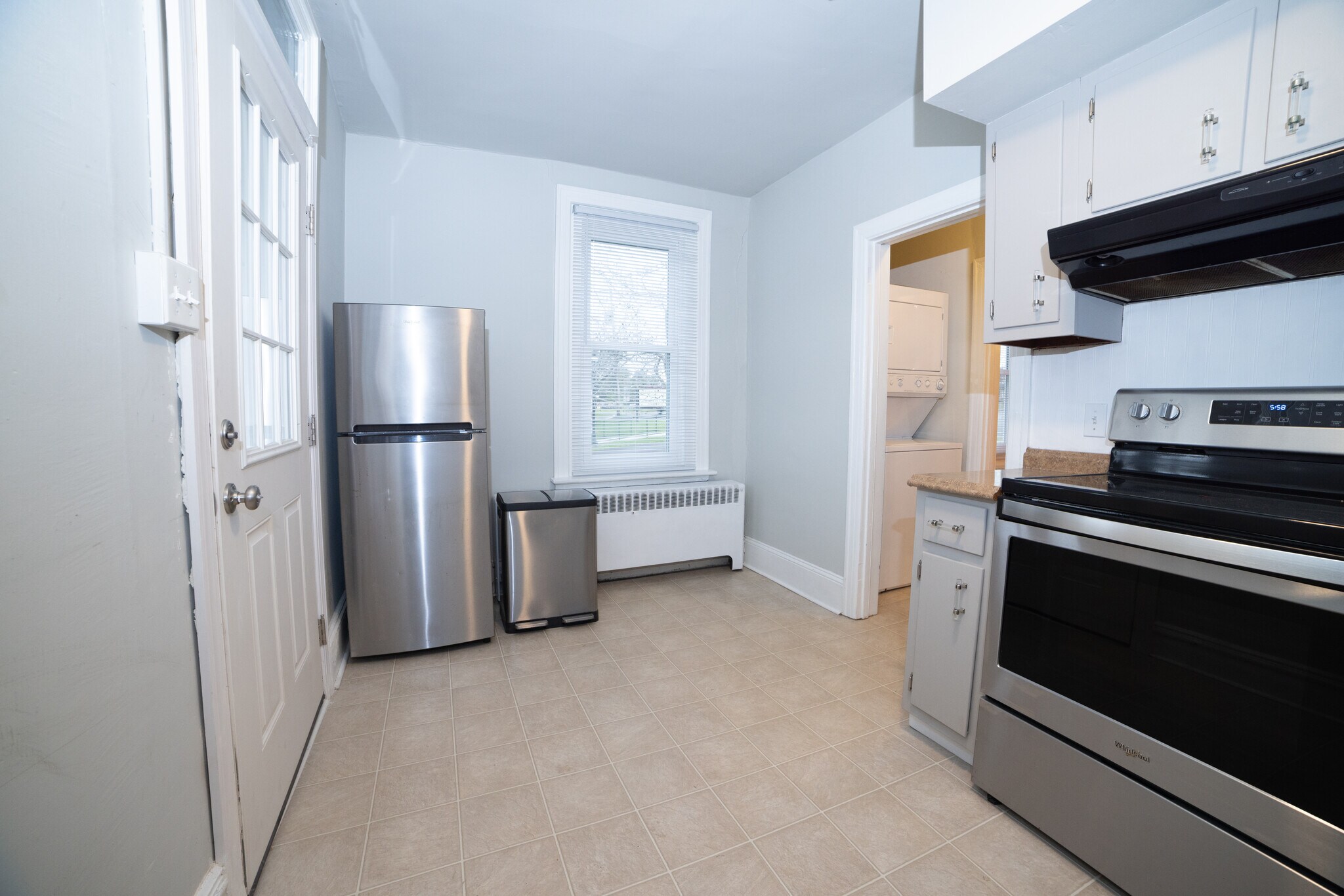 Building Photo - 876 Main St