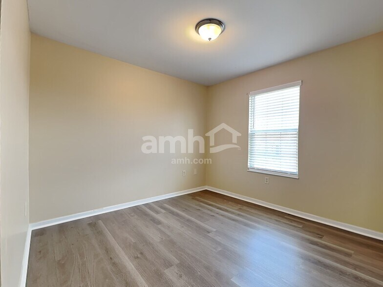 Building Photo - 103 Carrie Way