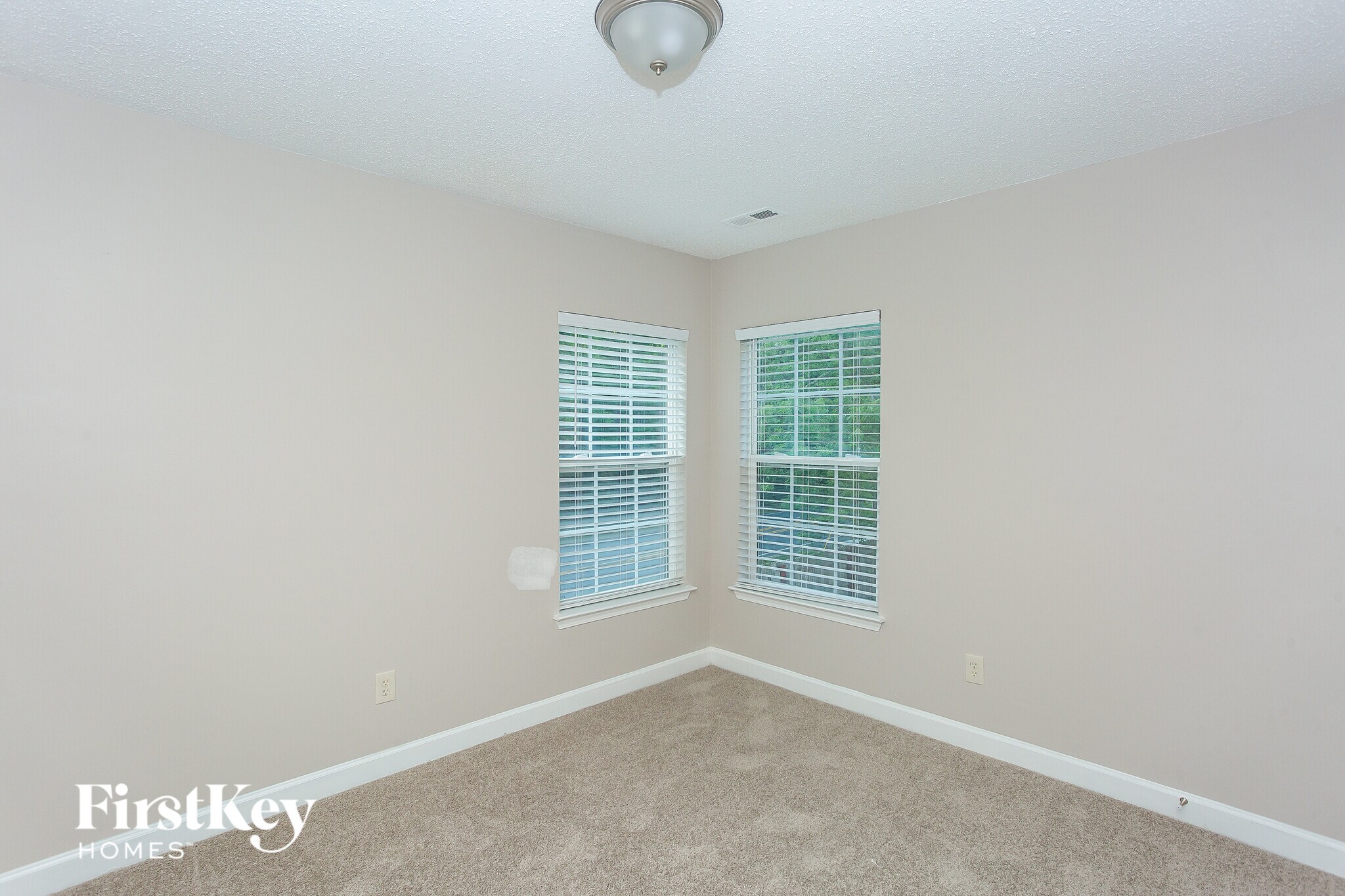 Building Photo - 2192 Mallard Pointe Dr