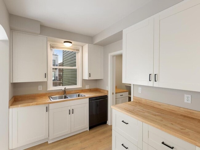 Kitchen - 3237 Hennepin Ave