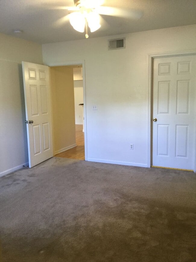 Building Photo - 2/2-East Orlando/Waterford Lakes Condo