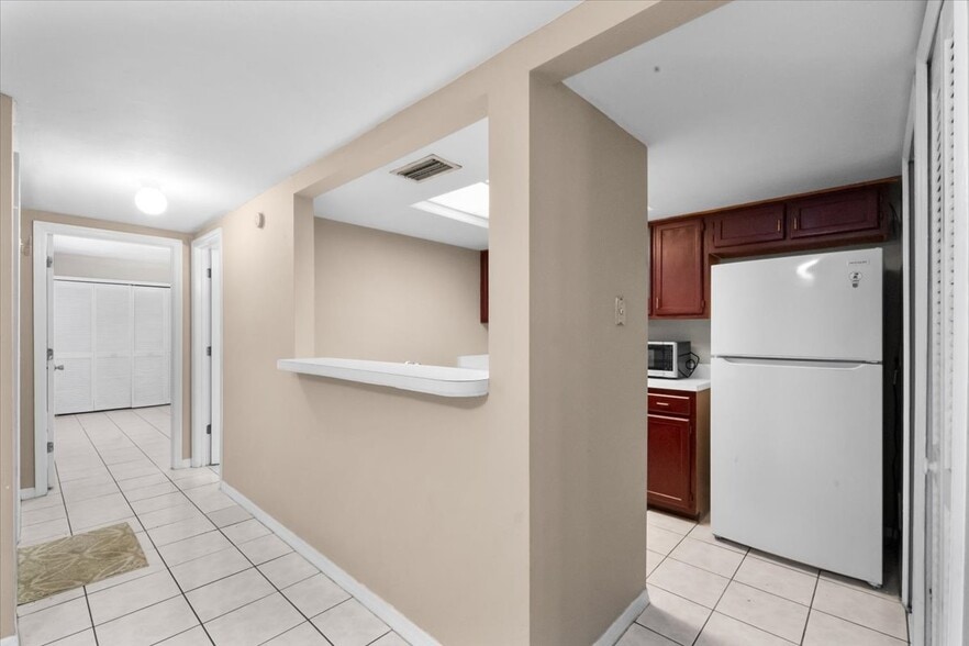 Building Photo - 5864 SW 8th Pl