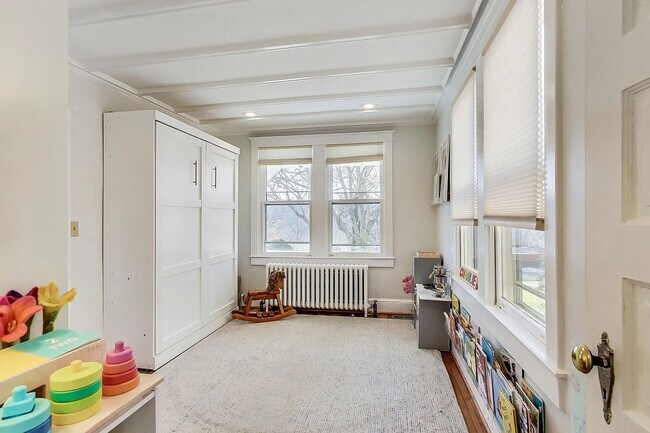Building Photo - Palisades, NW Washington, DC - Beautiful 4...