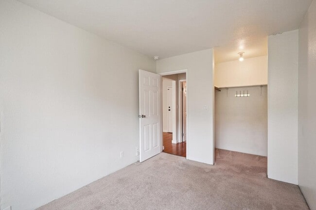 Building Photo - 370 Imperial Way