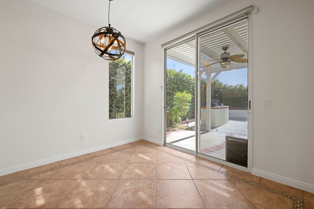 Building Photo - 27815 Sunflower Ct