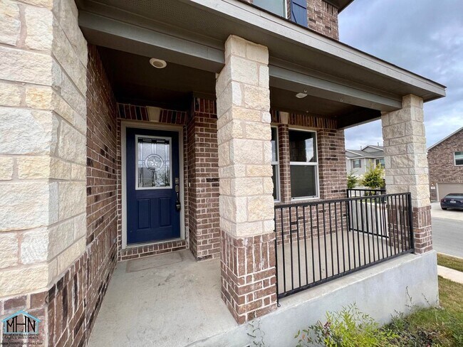 Building Photo - Beautiful 2-story 4 bed/2.5 bath home with...