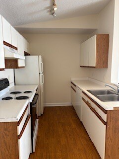 Primary Photo - 2225 Huntingdon Dr