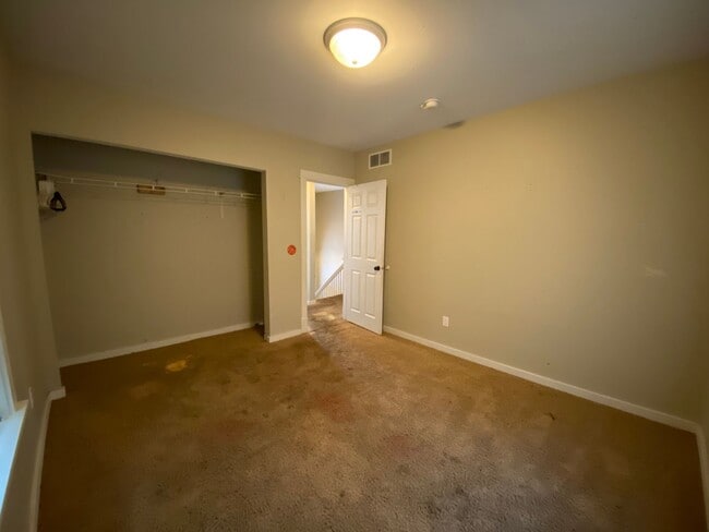 Building Photo - 923 Russel St - 3/Bed 1.5/Bath located in the Edison neighborhood