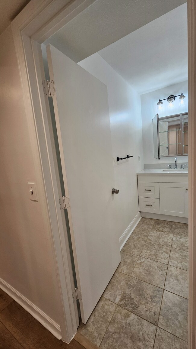 Building Photo - 3107 Colonial Way