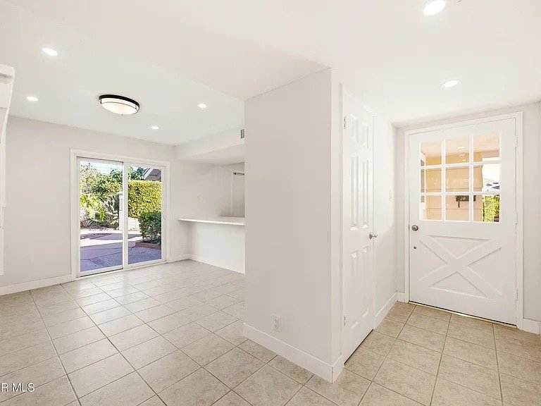 Building Photo - 1492 Mandalay Ct