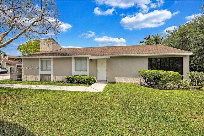 Building Photo - 618 Woodgate Cir