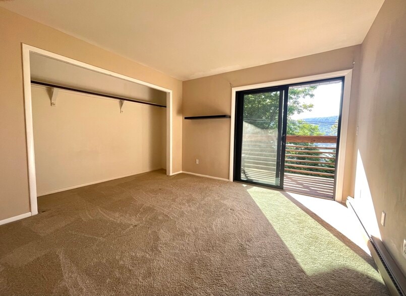 Building Photo - 21 Hemlock Hl