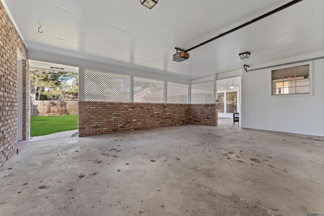 Building Photo - 685 Daventry Dr