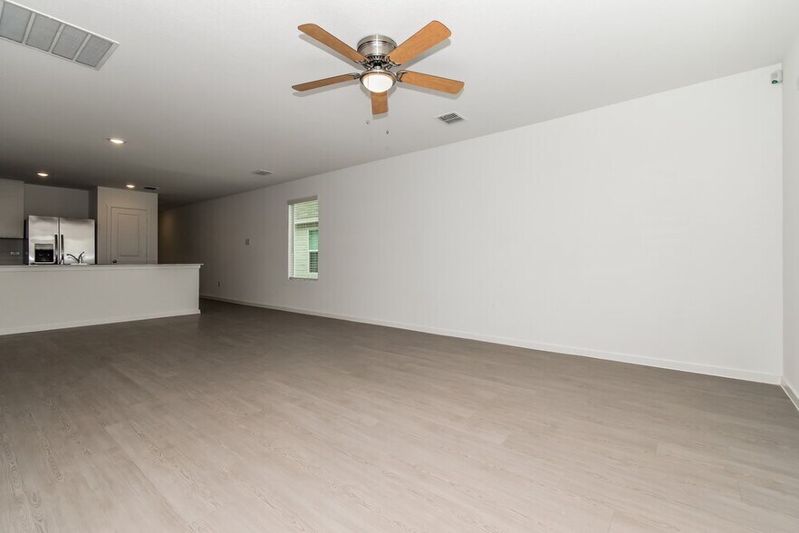 Building Photo - 924 Calley Pear Trl