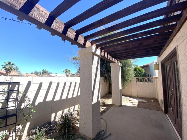 Building Photo - 405 E Huber St