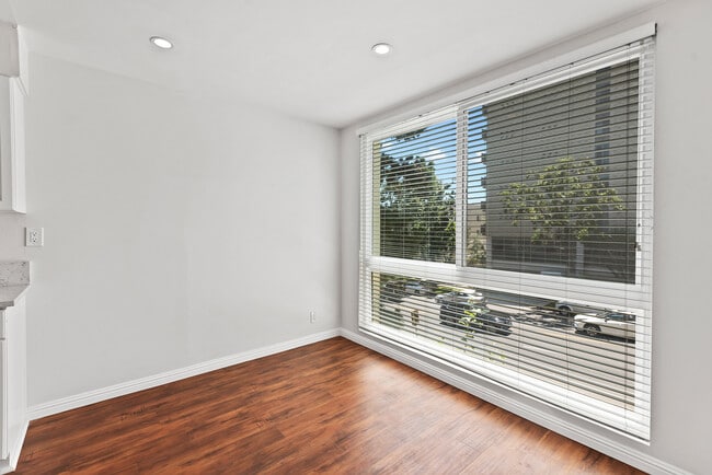 Building Photo - 1340 S Beverly Glen Blvd