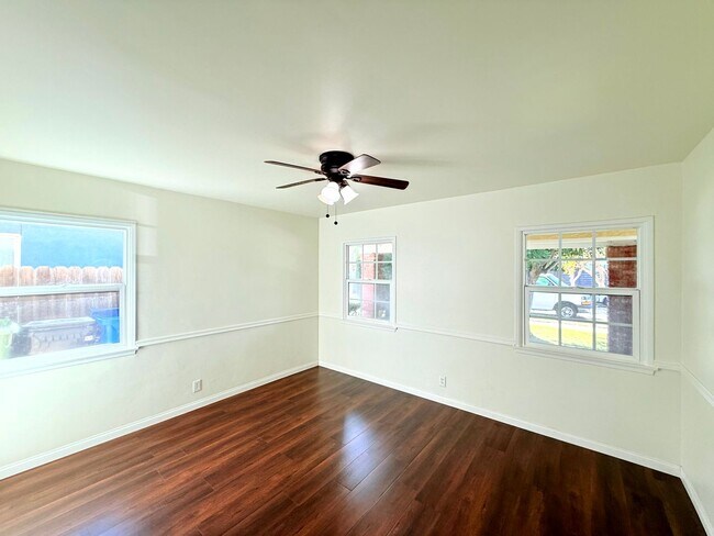 Building Photo - 17535-17537 Baltar Street