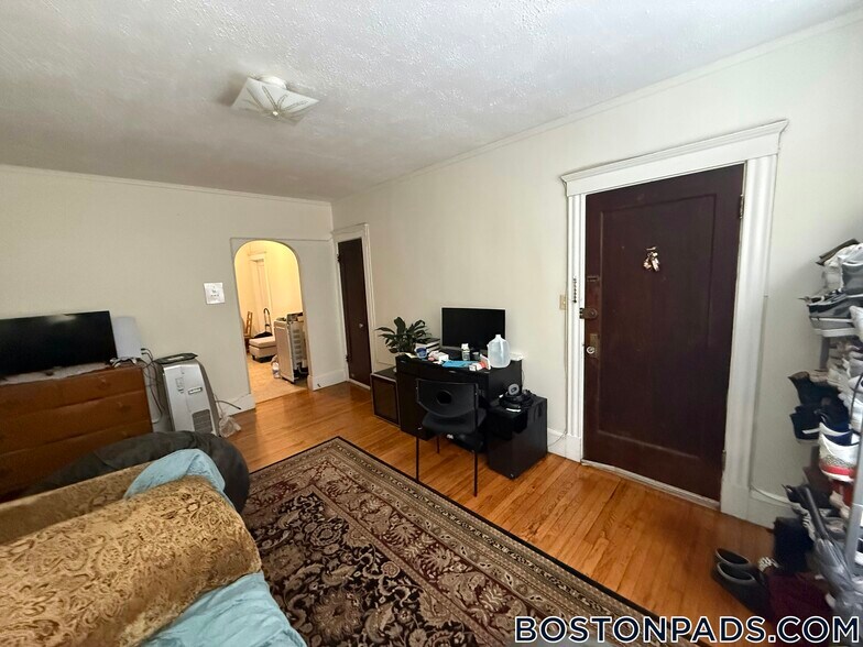 Building Photo - 349 Pleasant St