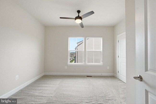 Building Photo - 211 Phoenix Dr