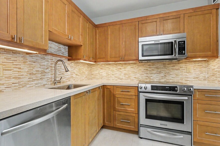 Building Photo - 888 Intracoastal Dr