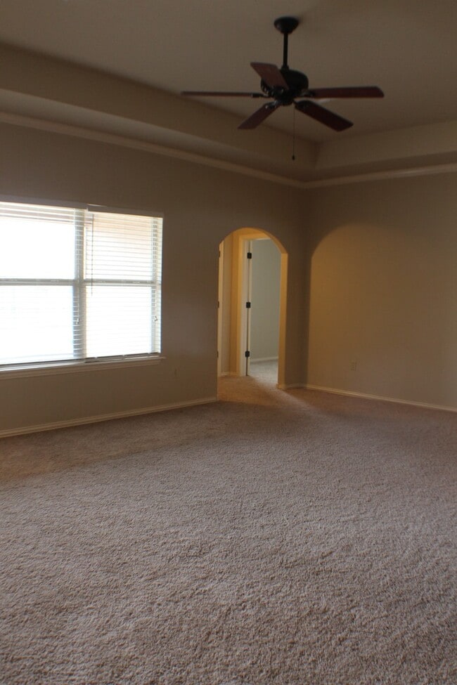 Building Photo - Bixby home available now!
