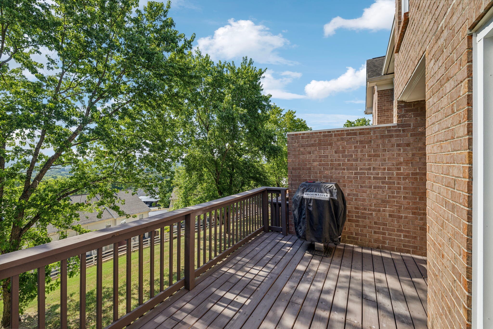 grill included with gas line - 1614 Brentwood Pointe