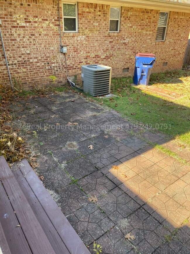 Building Photo - 1901 S 72nd St