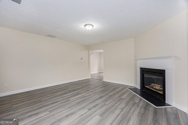 Building Photo - 429 Village Bluff Dr