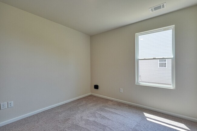 Building Photo - 220 Ingleby Rd