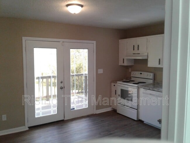 Building Photo - 6109 Shady Ln
