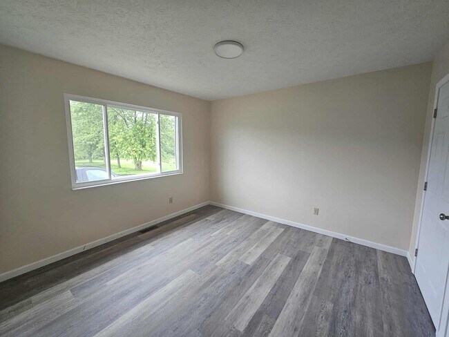 Building Photo - Ravenna 2-bedroom 1 bath Duplex