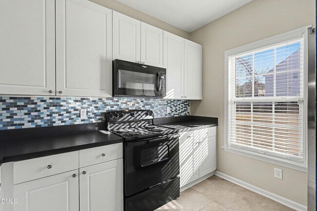 Building Photo - 233 Woodson Dr