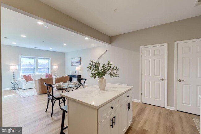 Building Photo - 44848 Tiverton Sq