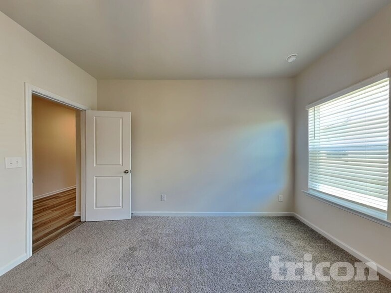 Building Photo - 299 Limestone Cir