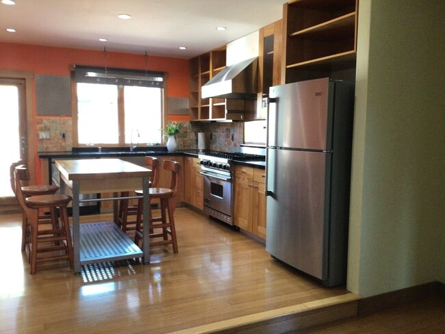 Building Photo - Modern Family Living in Prime El Cerrito L...