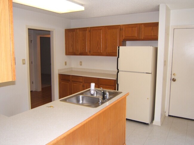 Building Photo - Jan Move In !!! 3BR/2BA Gated Marina Community!