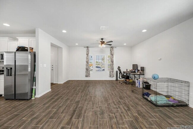 Building Photo - "Charming 3-Bed Oasis in San Marcos with 2 Full Baths – 1424 Sq Ft of Comfort!"