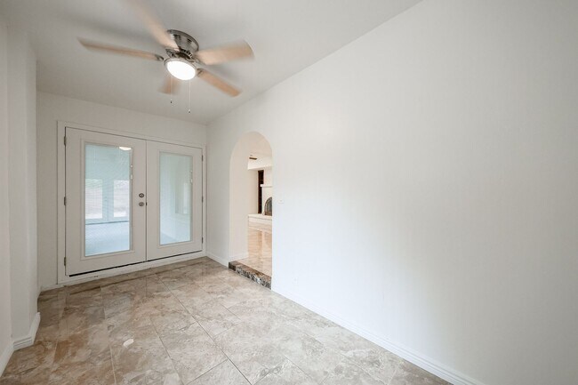 Building Photo - 2851 E Acoma Dr