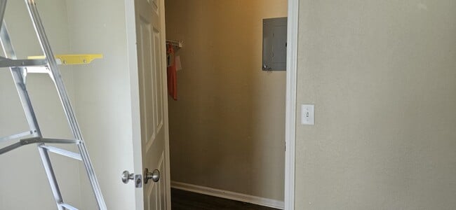 Building Photo - 127 Radford Cir