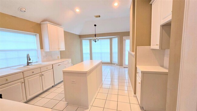 Building Photo - 1602 Summer Rain Dr