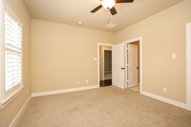 Building Photo - 11002 Upland Forest Dr