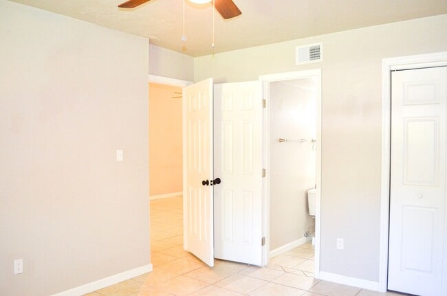 Building Photo - Spacious and Beautiful Ironwood Golf Course Condo