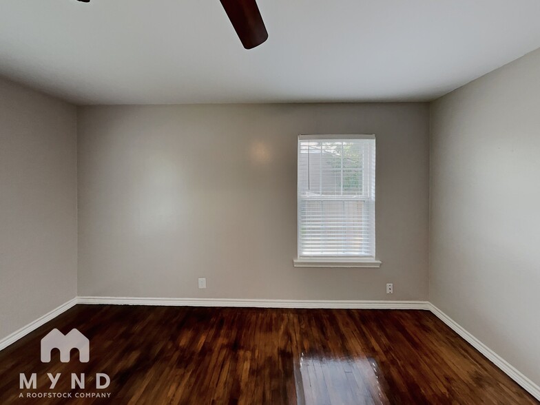 Building Photo - 205 Olive St