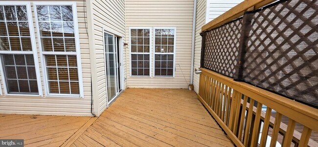 Building Photo - 2483 Lakeside Drive