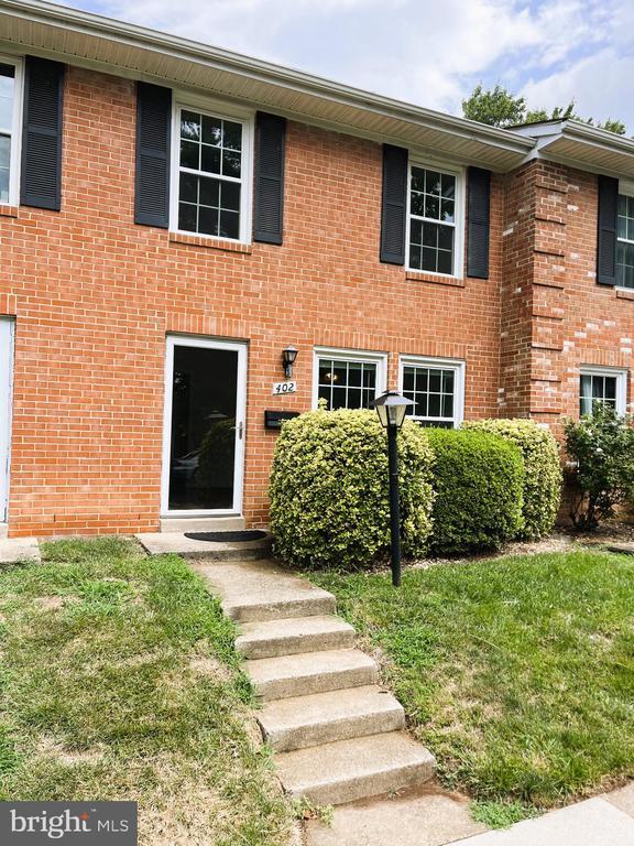Building Photo - 402 E Furman Dr
