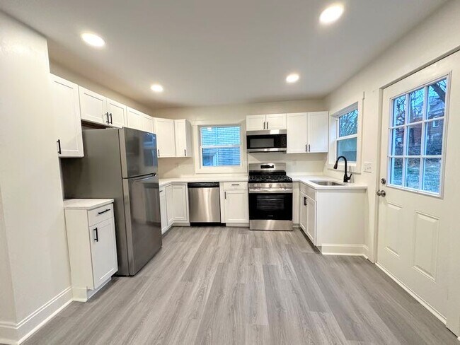 Building Photo - 1337 Methyl St