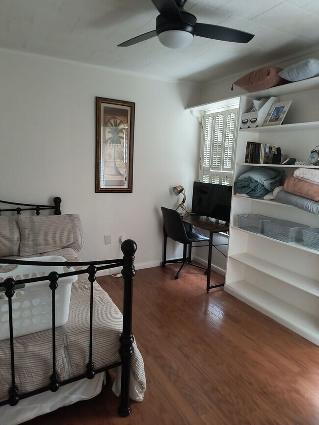 Building Photo - 4 bedroom Home 3 blocks from Gulf of America